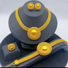 Amira Medallion Gold Set — photo 1